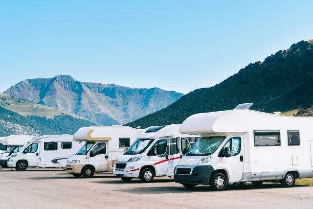A line of RVs in a row